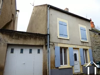 Dorpshuis met tuin Ref # MW5109L 