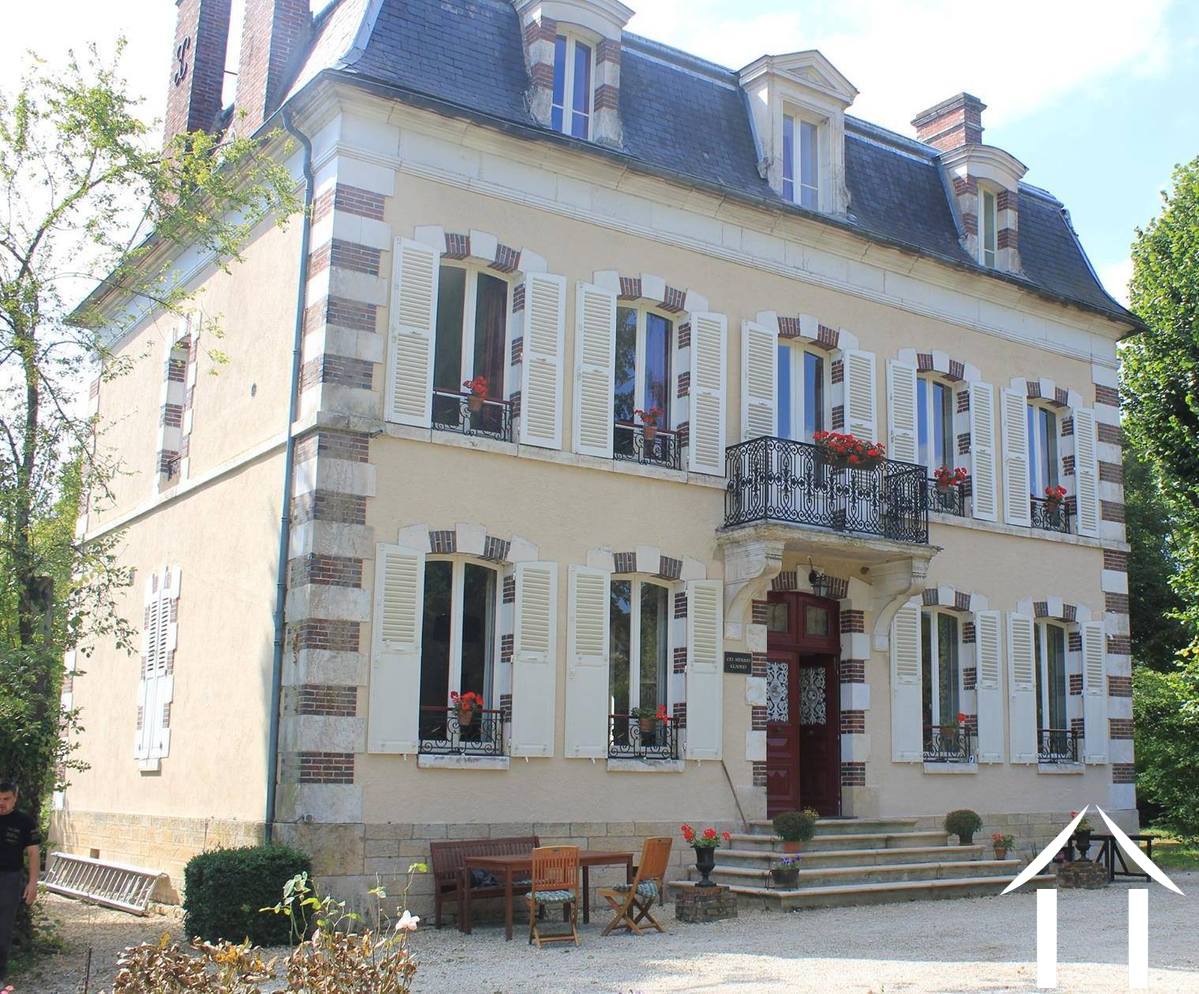 Maison de maître te koop bellechaume, bourgondië 8579 ... Slaapkamers en een
