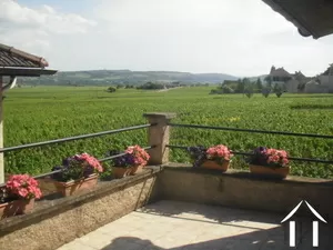 Voor wijnliefhebber met kelder en uitzicht op de wijngaarden Ref # JG5195V 
